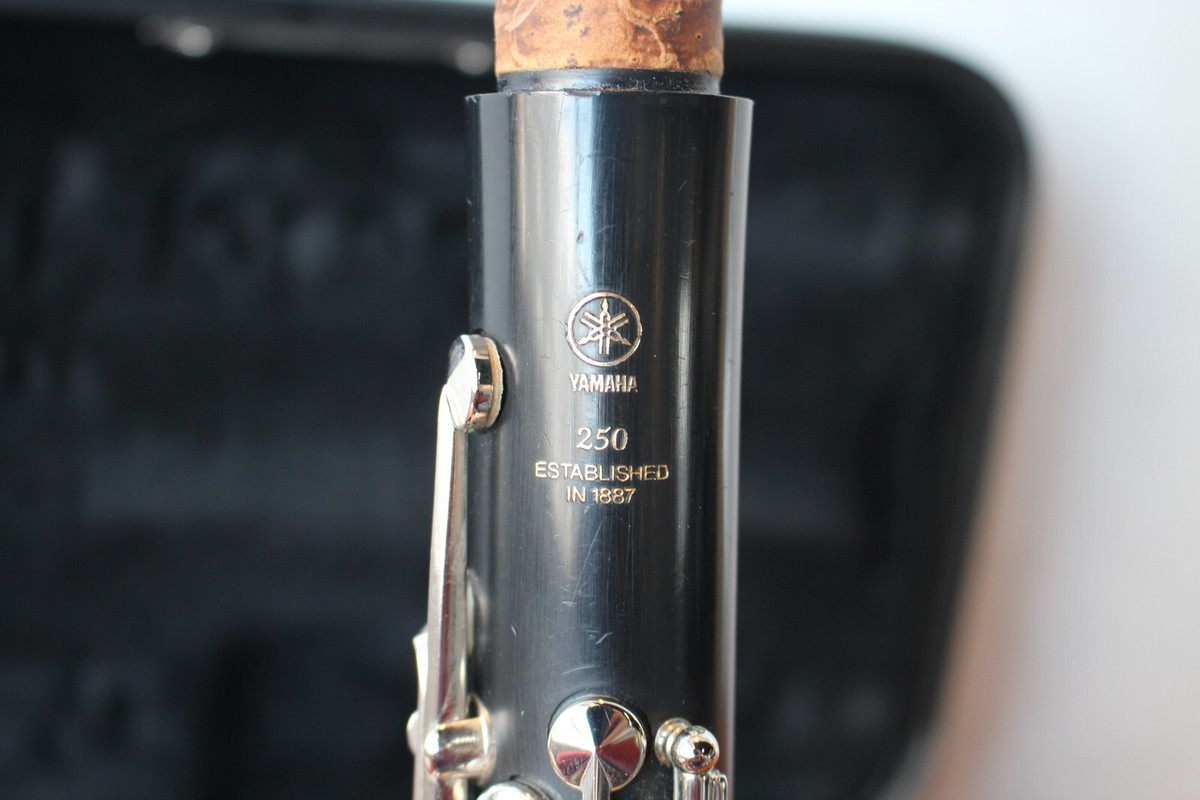 YAMAHA YCL-250 Clarinet With Hard Case Mouthpiece for sale