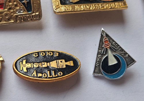 Set of 30 pcs. Pins Badges Soviet Space Program Rockets Austrounats Apollo–Soyuz - Picture 11 of 16
