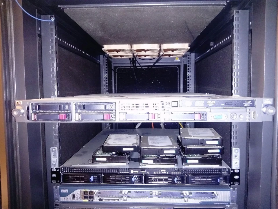 HP ProLiant DL360 G5 Server 2x Quad-Core 32GB RAM 4*72 GB 10k SAS Drives - Image 4 of 4