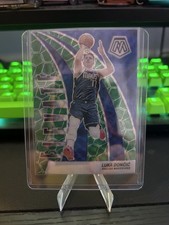 2023-24 Panini Mosaic - Elevate Luka Dončić #2 Green Mosaic Prizm