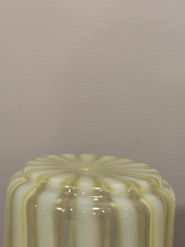 English Uranium Vaseline Biscuit Jar Victorian - Picture 8 of 8