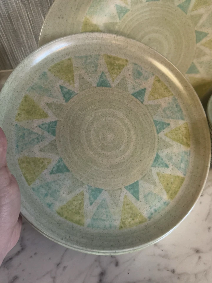 Platos de cena geométricos Melmac Boonton NJ EE. UU. 18 piezas verde oliva verde azulado Foto 2 de 4