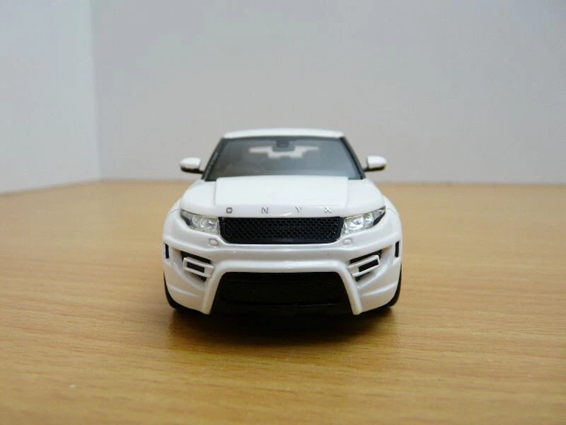 RANGE ROVER EVOQUE blanc préparé par ONYX 1/43 5 portes - Immagine 3 di 4