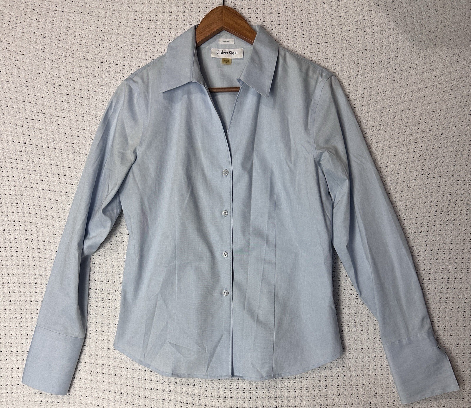 Calvin Klein Women's Light Blue Long-sleeve Button-down Shirt Non Iron Size 6