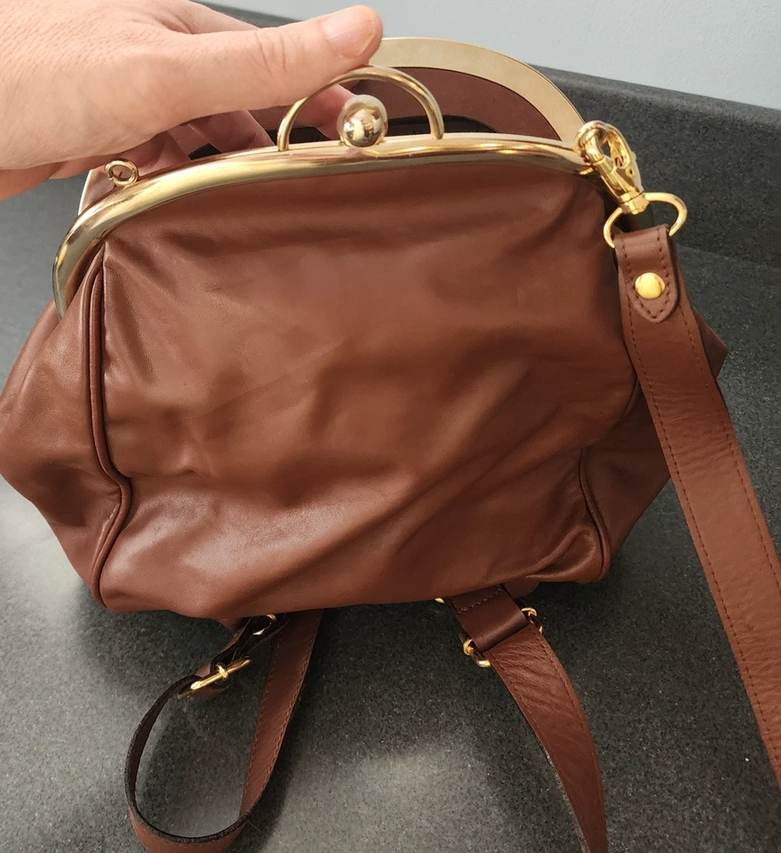 Cartera Neiman Marcus Vintage Tostada/Coñac con Borde Dorado Cuero 12" Ancho 10" Alto Foto 3 de 4