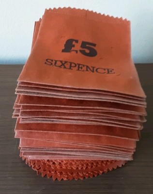 84 x Vintage Bank Geldbeutel. £5 von SECHS PENCE STÜCKEN. PAPIERGELDTÜTEN.