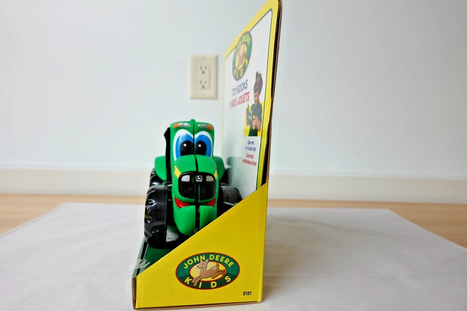 Ertl 5151 John Deere Kids Toy Book Johnny Tractor Pre School Ages 18 Months Plus - Image 2 of 4