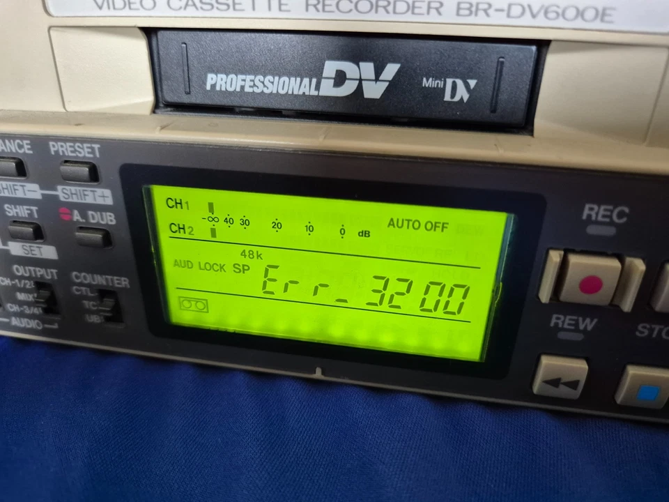 JVC Mini-DV Recorder BR-DV600E nur 143 Kopfstunden, defekt - Bild 4 von 4