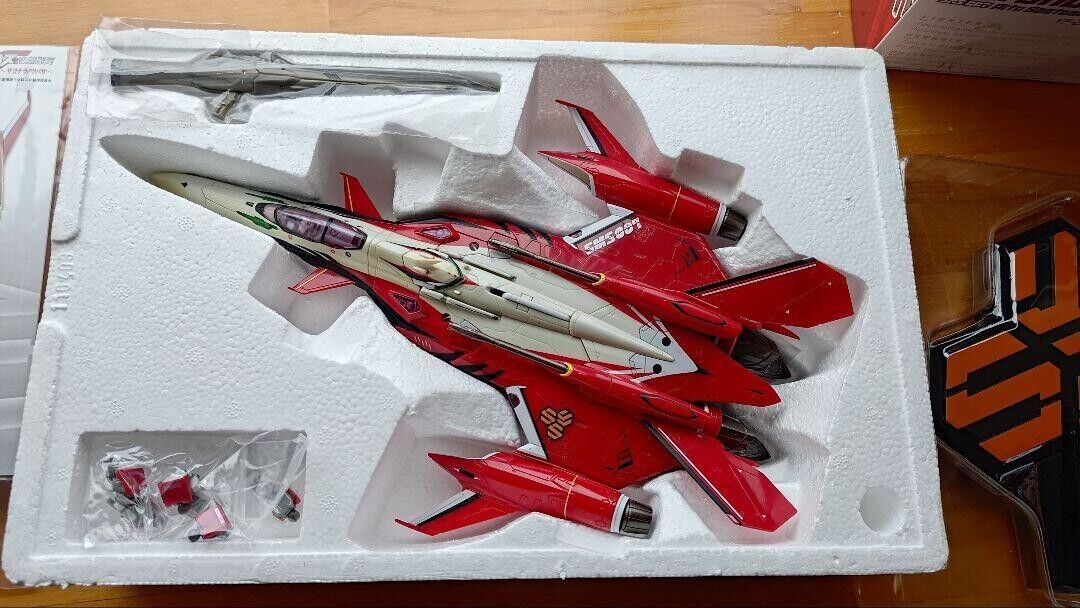 Macross 30 DX Chogokin YF-29 Durandal Valkyrie Isamu machine
