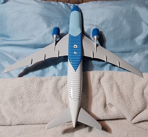 Malaysia Freedom of Space Boeing B777-200ER Model Large 1:200 in box with Stand - Picture 8 of 11