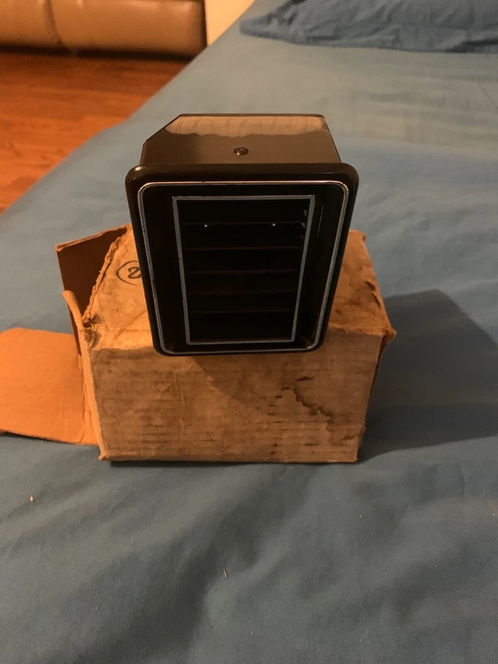 1976-1980 ( and 1975 monza coupe) chevrolet monza nos 370182 ac vent - Image 3 of 4