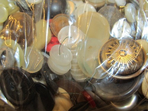 7 lbs + Large Lot of Vintage Antique Buttons 7+ Pounds Wood Metal Plastic Sets - Picture 14 of 18