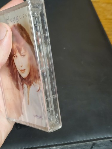 Suzy Bogguss Voices in the Wind Cassette Tape Liberty Records 1992 NIP sealed - Picture 4 of 8