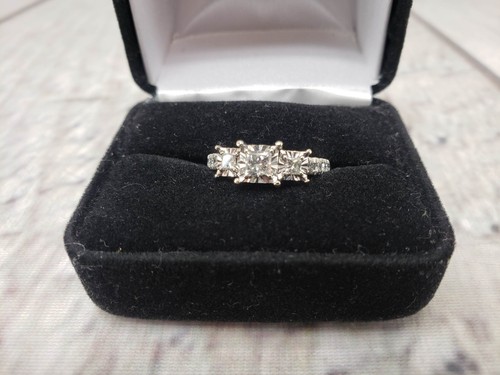 Ring WG Women Sz 7 2.06DWT 10k White Gold, apprx. .24ct Princess Diamond - Picture 2 of 7