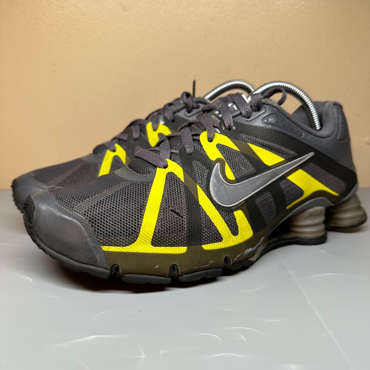 Nike Shox Roadster Sneakers Wolf Gray Yellow 487604-030 Mens Nike Shox Roadster Sneakers Wolf Gray Yellow 487604-030 Mens