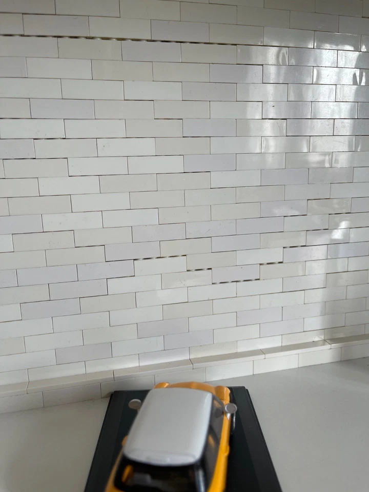 NEW RAY modellino scala 1:43 MINI COOPER GIALLO CON TETTO BIANCO con vetrinetta - Immagine 4 di 4