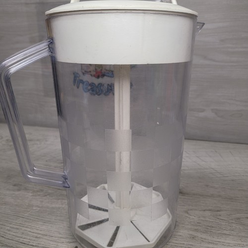 The Pampered Chef 2 Quart Quick-Stir Kitchen Pitcher 2270 Used VGC Checkered - Picture 4 of 7