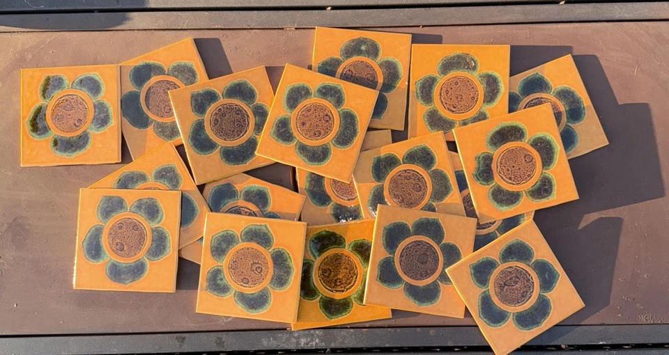 Juego De 5 Azulejos Cerámicos Esmaltados MCM Vitrocerámica De Colección Hechos En España Diseño Floral Foto 3 de 4