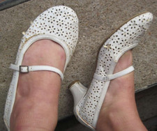 Unlisted Nice Day Girls 6 Med Damaged Preowned Kitten Heel Shoes Kenneth Cole