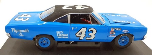 Ertl scala 1/18 pressofuso 29639P - 1968 Plymouth Road Runner #43 Petty - Foto 4 di 5