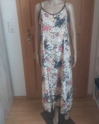 Hübsche beige Damen Maxikleid mit buntem Blumenmuster und Knöpfen in Gr. M 38