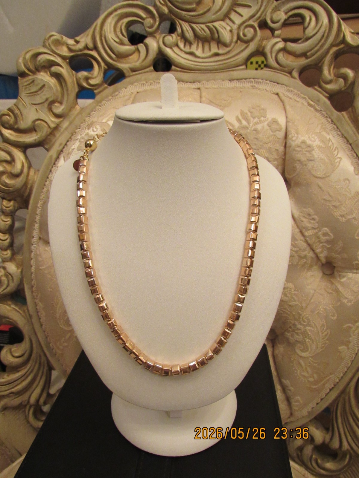 Alexa Rae Magnetic Metallic Creamsicle Necklace Lot 39
