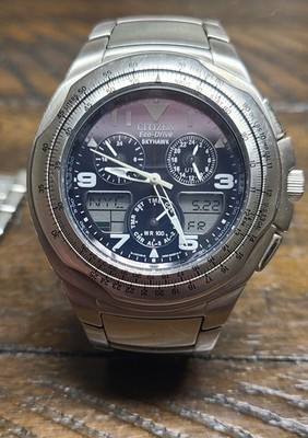 Citizen Eco-Drive World Time Skyhawk Model C650-Q02128  Watch w/extra links