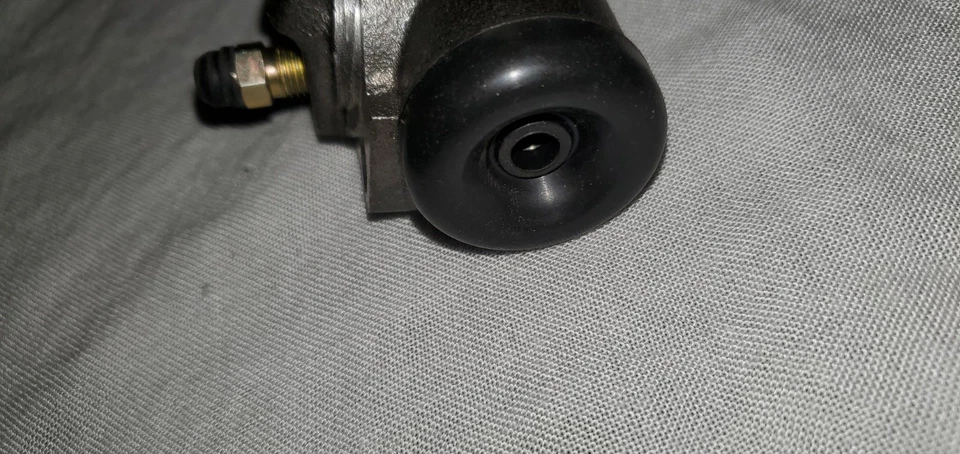 For 1981-2000 Lincoln Town Car Drum Brake Wheel Cylinder Rear - Image 4 of 4