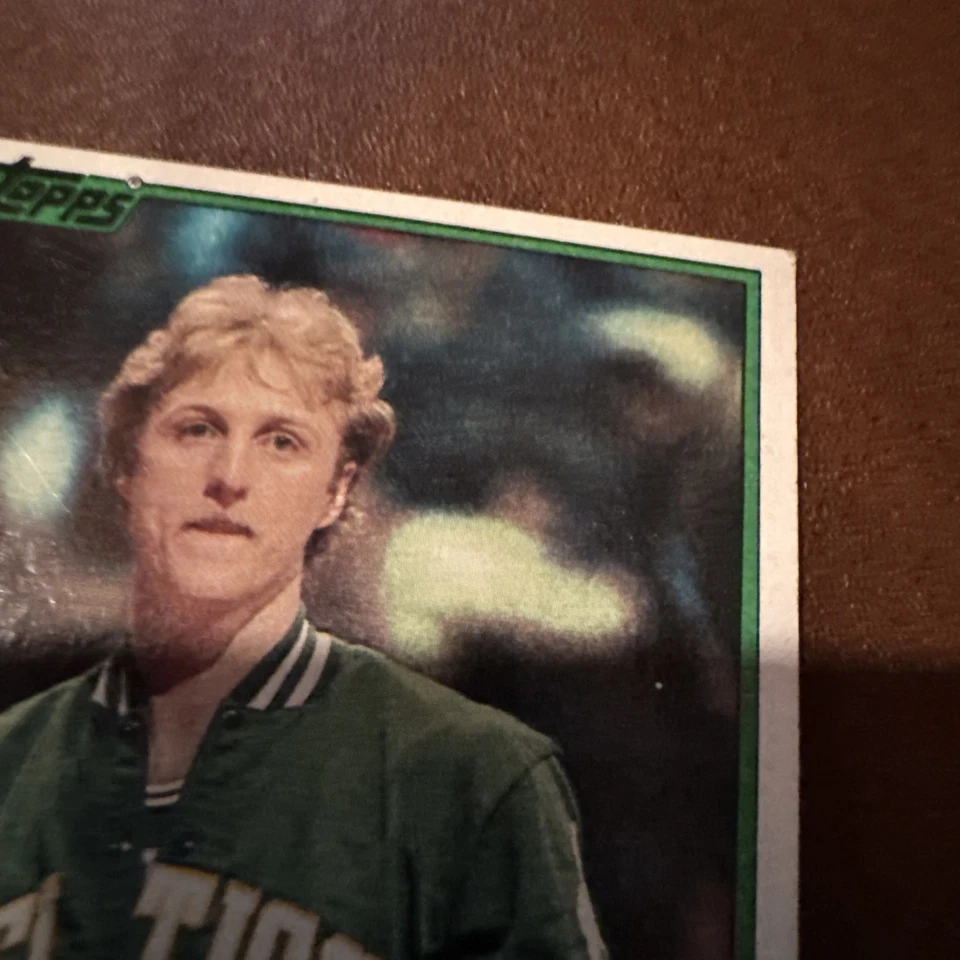 Tarjeta de alto grado de segundo año 1981-82 Larry Bird Celtics Topps #4 casi nueva Foto 3 de 4