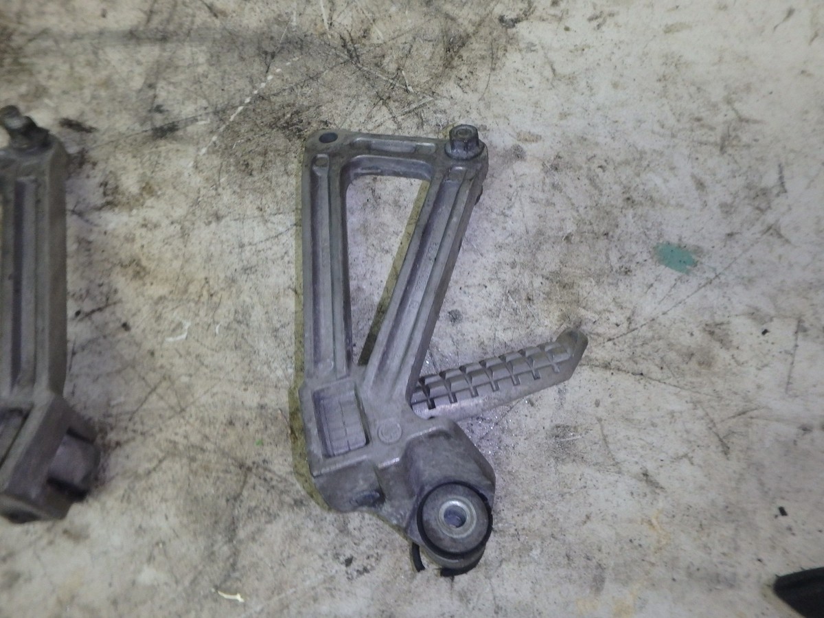 1995 Kawasaki ZX7-R ZX7R ZX7 ZX750 L Passenger Foot Rest Footrest