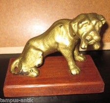 CHIEN EN FONTE PATINÉ OR SUR SOCLE BOIS 