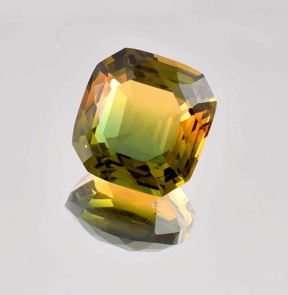 Сертифицированный натуральный двухцветный турмалин 16 x 15 мм квадратной огранки 17,10 карата - Изображение 3 из 4