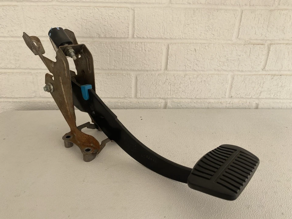 Conjunto de pedal de freno Subaru Legacy Outback 2015-2019 genuino OEM 36012AL10A Foto 2 de 4