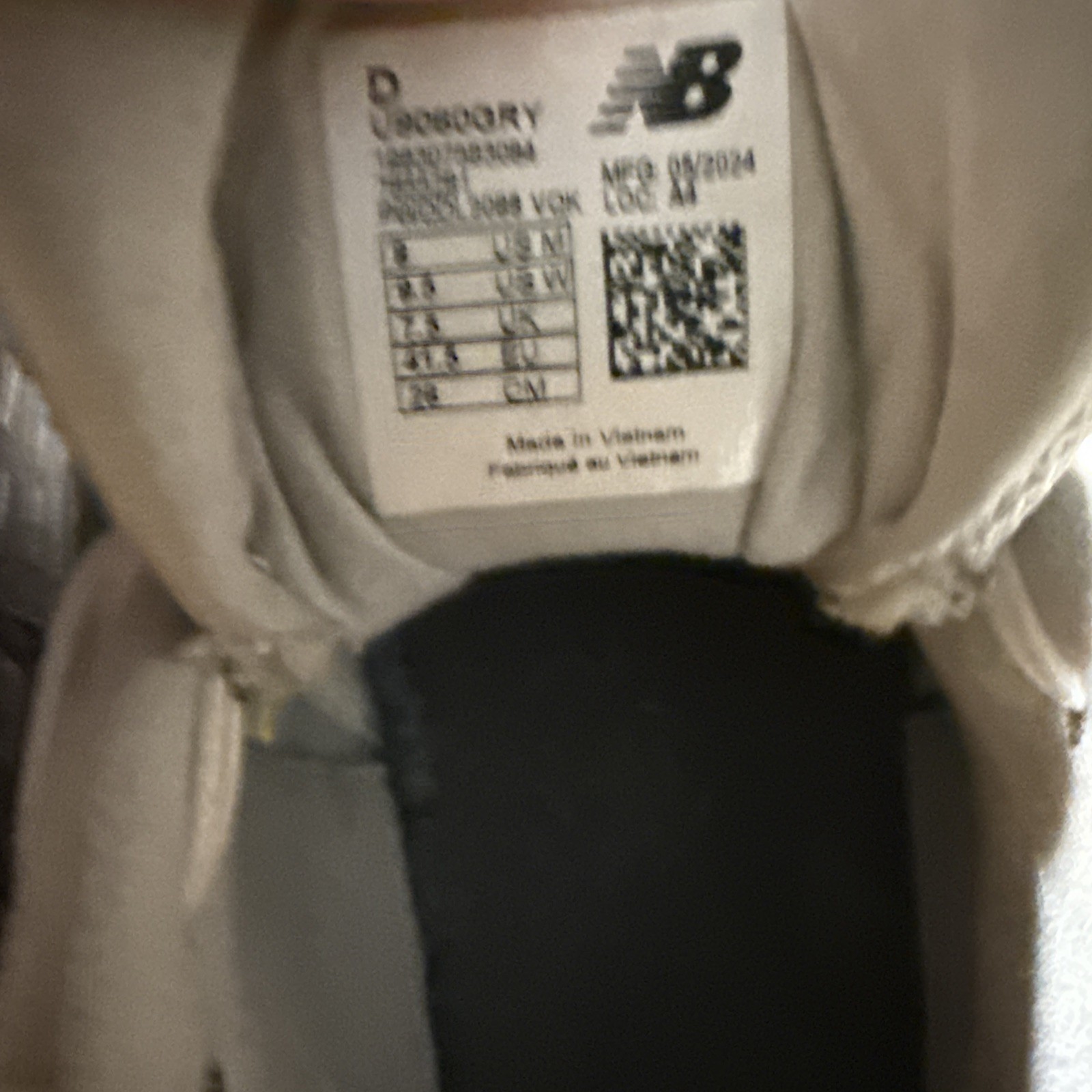 New Balance 9060 Sea Salt Moonbeam - U9060WHT size 8 euc