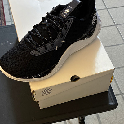 Under Armour Team Curry 10 Flow Men s Low Top Lace-Up Sneakers Black/White