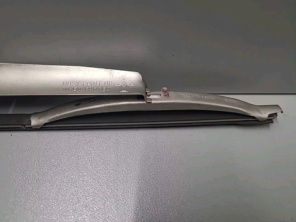 Dodge W100 1970 limpiaparabrisas de 13" Foto 2 de 4