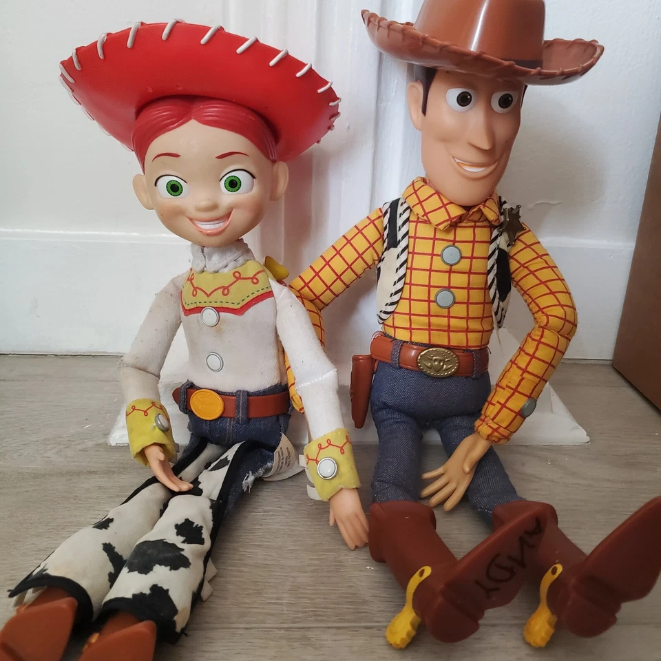Boneca Vintage Disney Pixar Thinkway Toy Story Woody Jessie Puxar Cordas 15” Funciona - Imagem 3 de 4