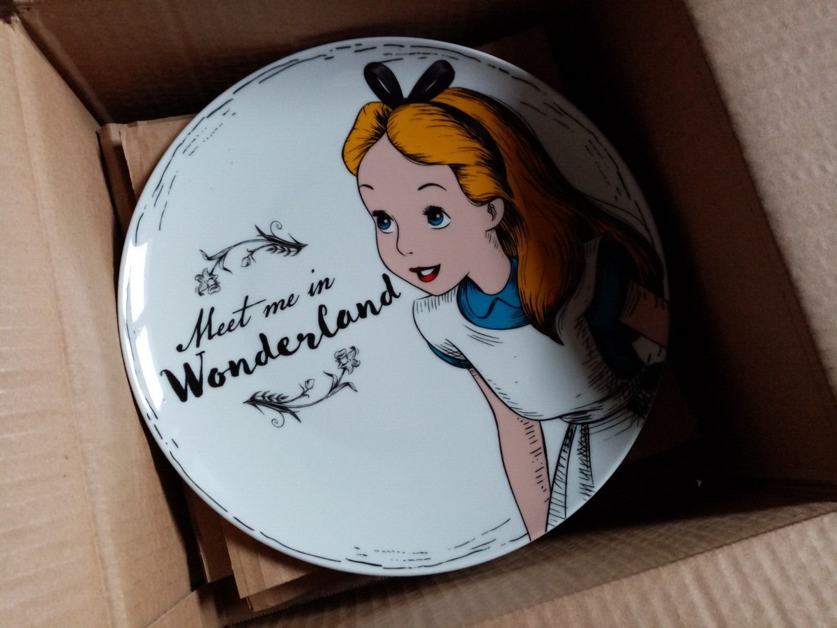 VERY RARE DISNEY ALICE IN WONDERLAND 12 PIECE DINNER SET GEORGE