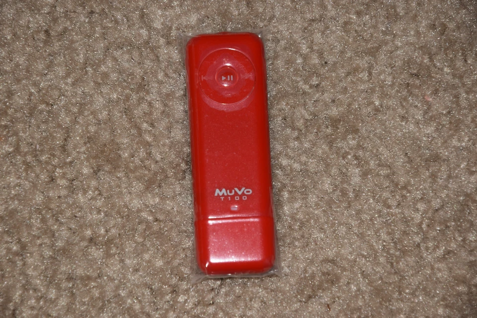 Creative MuVo T100 4 GB Red Digital Media Sport USB Thumb Flash Drive MP3 Player - Image 2 of 4