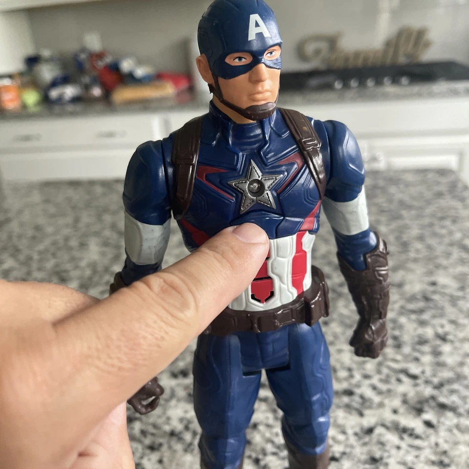 Figura de acción Hasbro 12" Talking Captain America Civil War Titan Hero Series Foto 4 de 4
