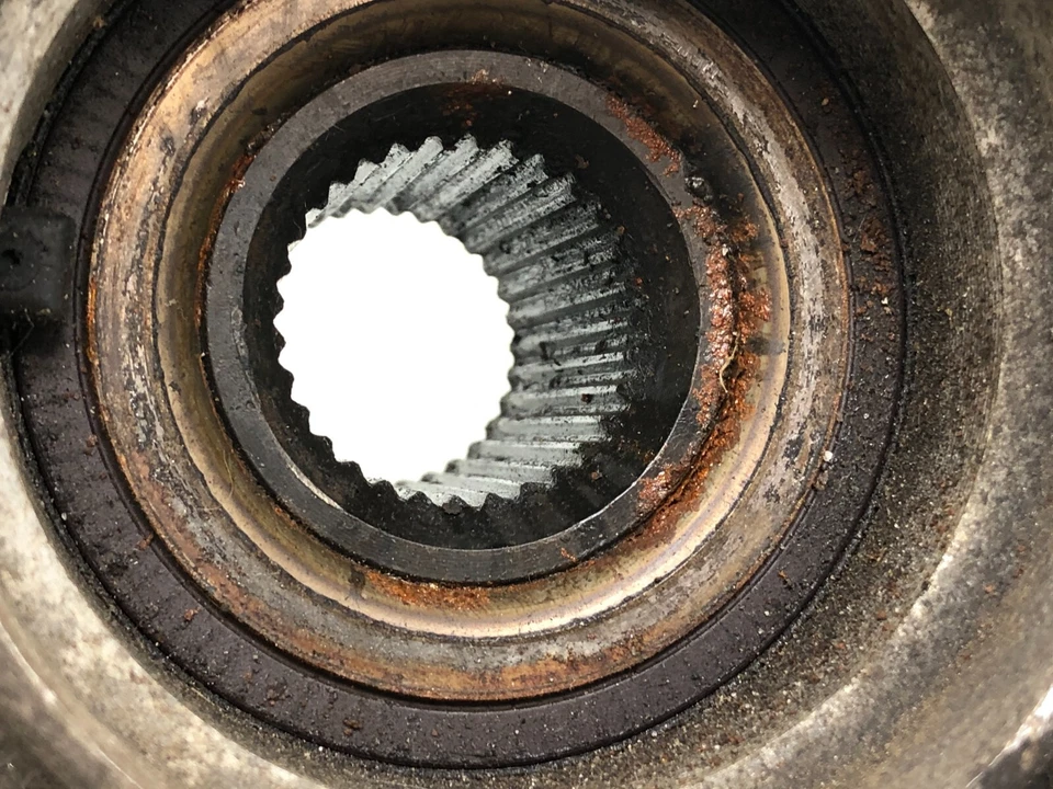 Jaguar XJ 2010-2019 AWD conductor izquierdo husillo trasero nudillo buje sensor de velocidad fabricante de equipos originales. Foto 3 de 4