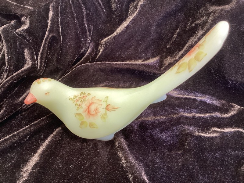 Vintage Fenton Custard Glass Long Tailed Bird Of Happiness Figurine 
