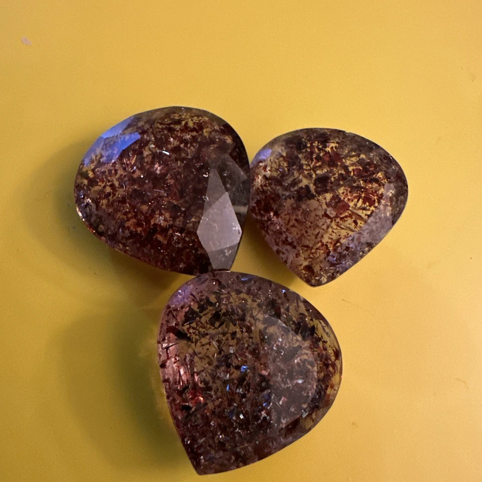 Cuarzo fresa facetado raro 93,41 quilates Foto 2 de 4