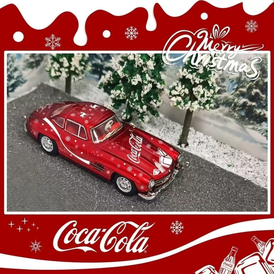 Coche modelo fundido a presión Mercedes Benz E300SL Coca-Cola 1:64 con escena navideña Foto 3 de 4