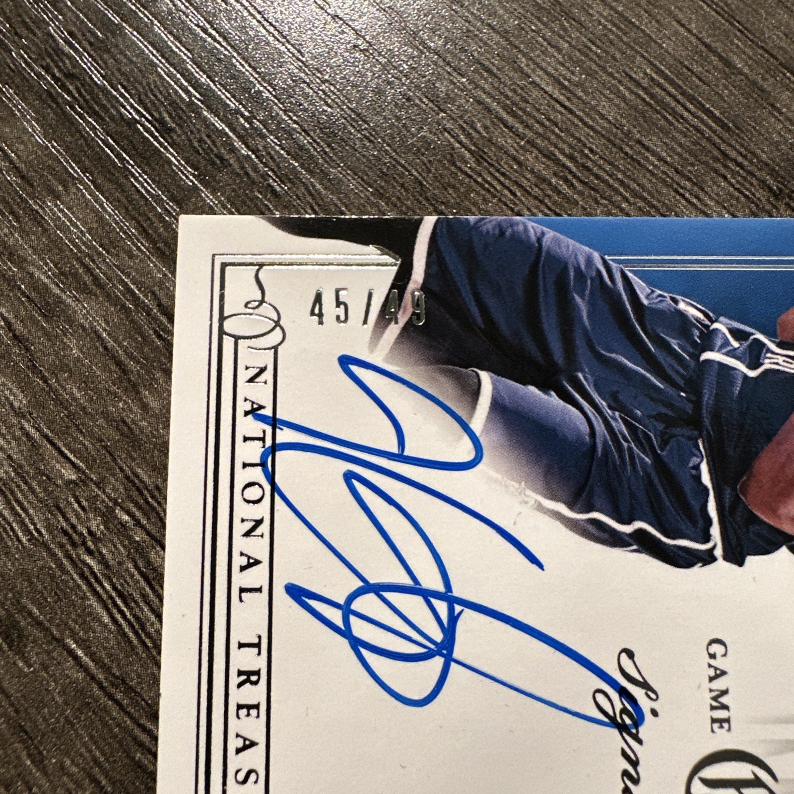Kevin Durant 2013-14 National Treasures Game Gear Patch Auto 45/49 Game-Used view 3