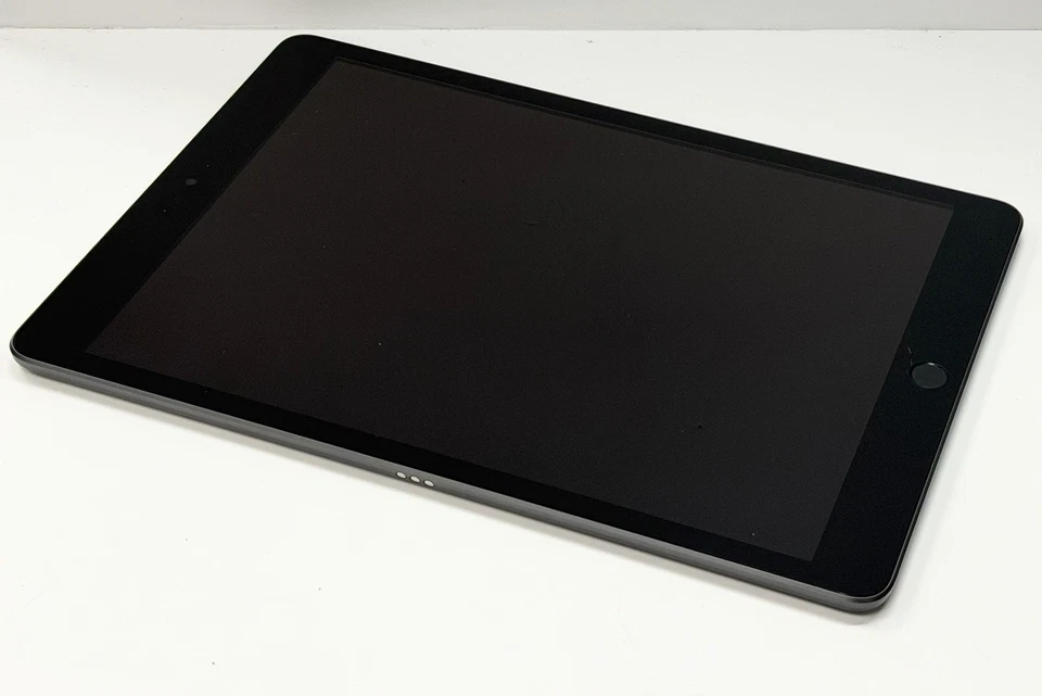 Apple iPad (9th generation) · 32GB · Wi-Fi, photo 3 of 5
