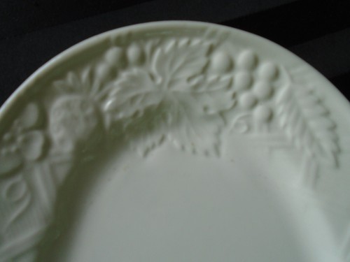 C-970 Mikasa English Countryside Covered Buttler Dish with Embossed Grape Leaves - Picture 3 of 5
