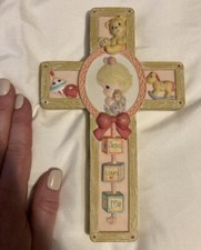 Precious Moments cross wall hanging baby girl 1999 Jesus Loves Me Religious