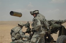 2007 7th Field Artillery Firing M119 Howitzer Kirkuk Iraq 4x6 Original Photo