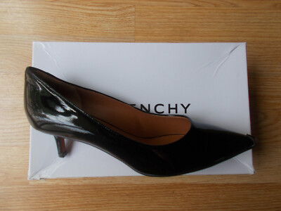 GIVENCHY|PUMPS(HEELS) (BE3083E1T7 001) $825 Givenchy Pointy Toe Pump Heels Shoes Patent Leather